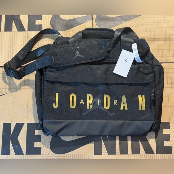 Air Jordan Men’s Elite Training Duffle Duffel Bag Gym Travel Bag SM0920-K5X - Picture 7 of 9